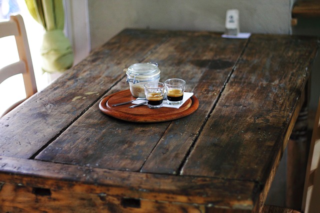 Comment Faire Pour Bien Nettoyer Une Table En Bois